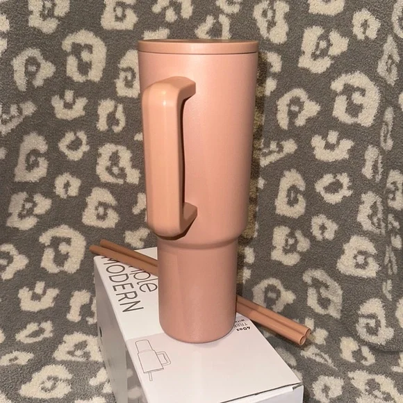 New Simple Modern 40oz TREK Tumbler in Redwood 😍 - Picture 4 of 17